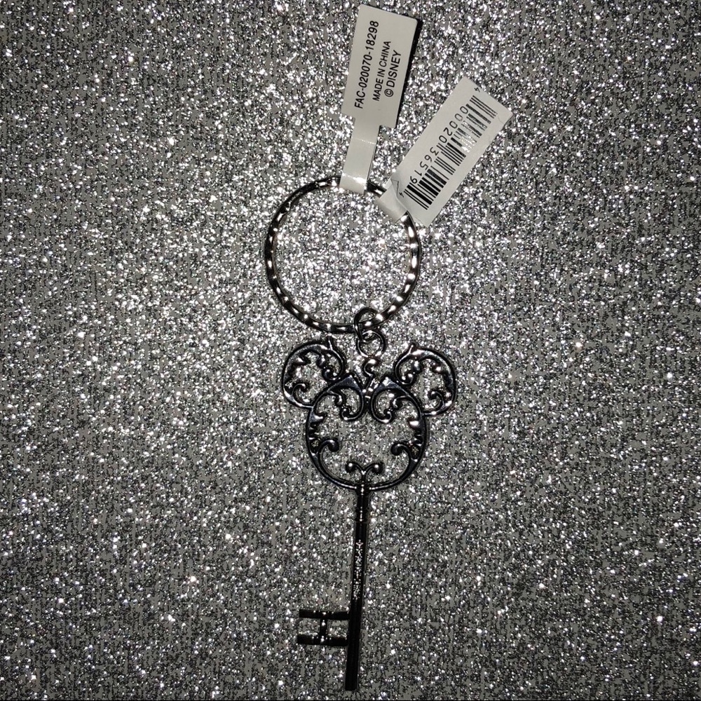 New Disney Parks Mickey Mouse silver key keychain